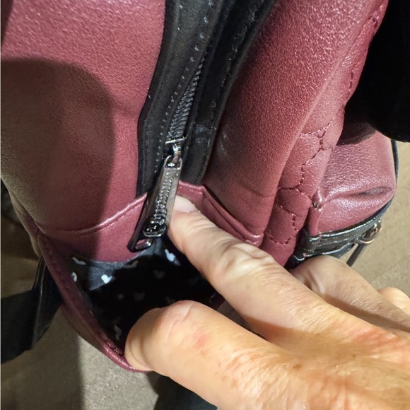 Loungefly x Disney Minnie Mouse Quilted Velvet Bow Mini Backpack - Picture 2 of 6